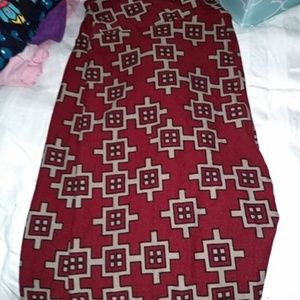 LULAROE TALL AND CURVY LEGGINGS